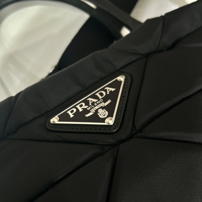 Pra*a tote bags